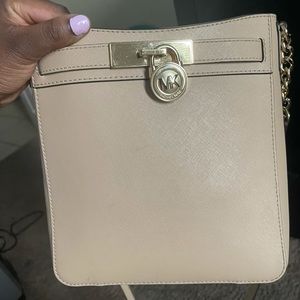 Micheal Kors cross body purse
